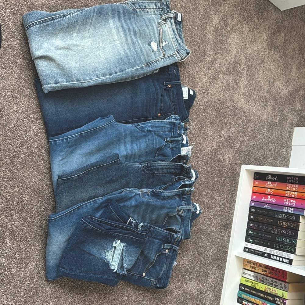 Huge Jean bundle! 6 pairs of blue jeans.